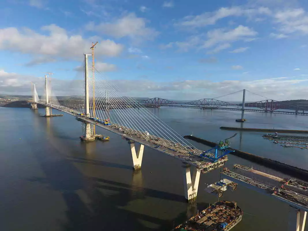 Heavy lifting / Forth Crossing Bridge, Scotland