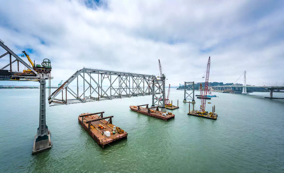 Bridge lowering / Oakland Bay Bridge, USA