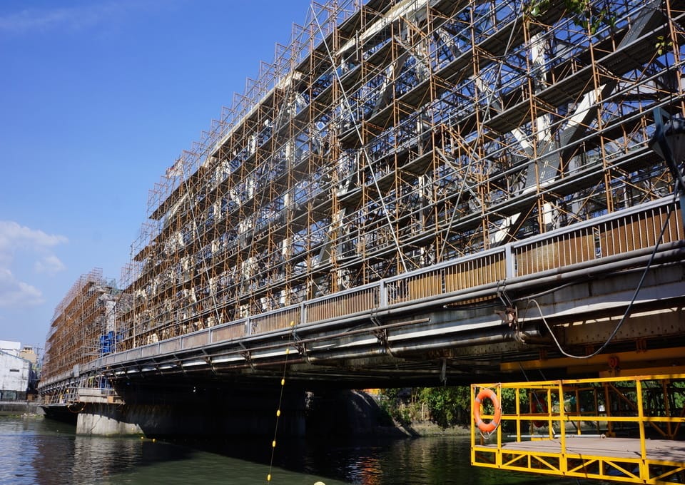 Scaffolding on Ayala bridge