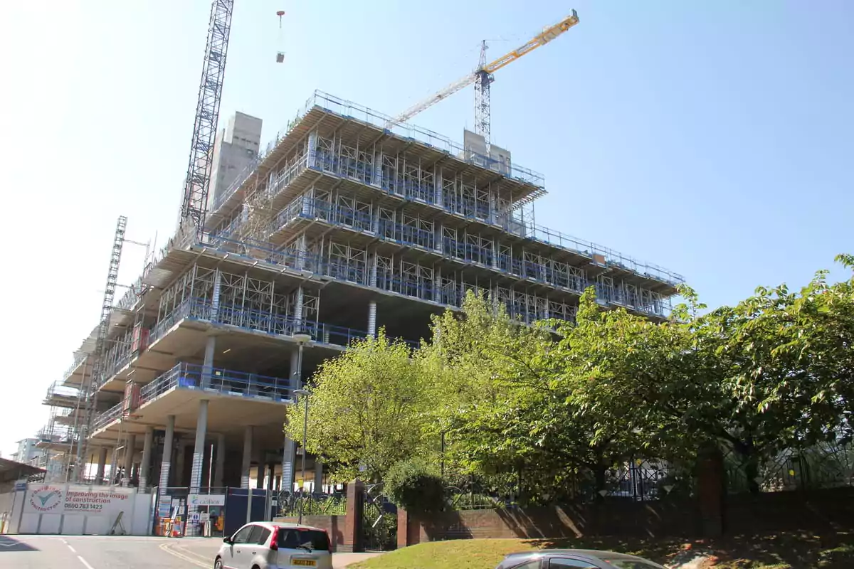 Birmingham library, UK - installation of thin post-tensioning slabs