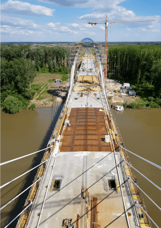 Tisza stay cable bridge-Hungary-Multihole saddle-Locally cohesive strand