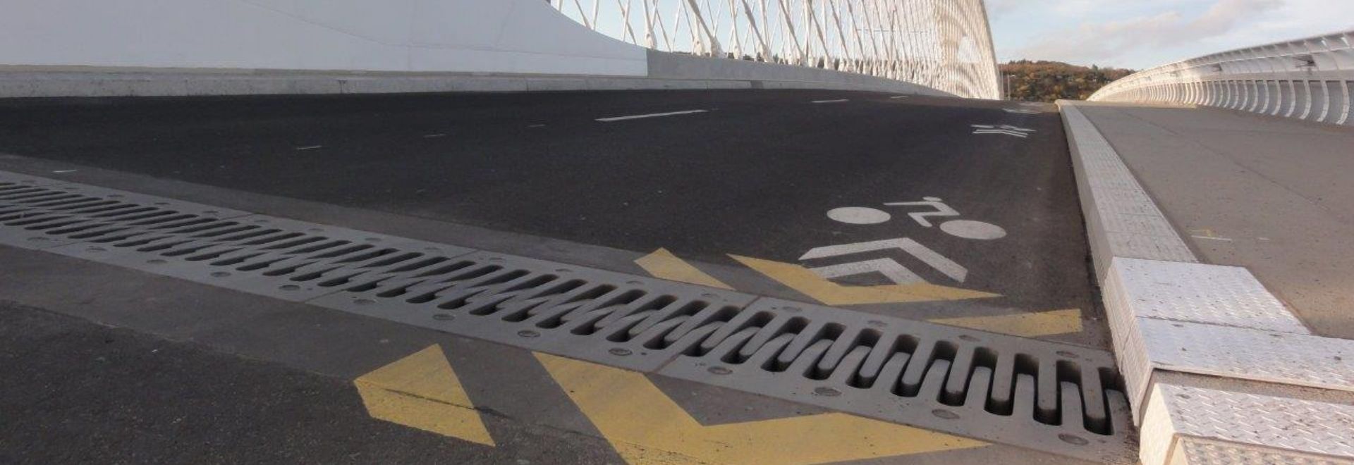 Expansion joints for road and railway bridges, carparks and buildings
