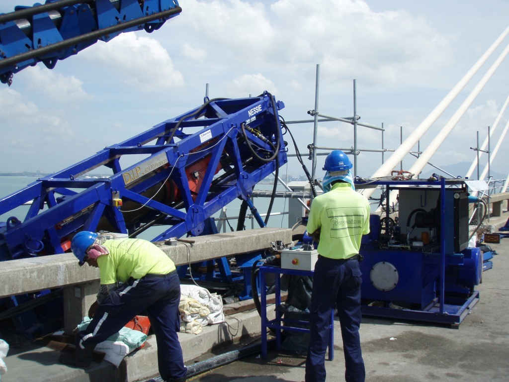 Penang bridge - Stay cables replacement monitoring